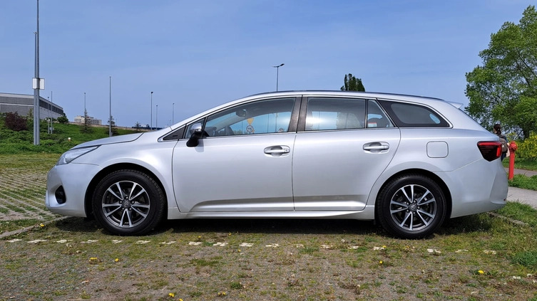 Toyota Avensis cena 57000 przebieg: 141700, rok produkcji 2015 z Gdańsk małe 631